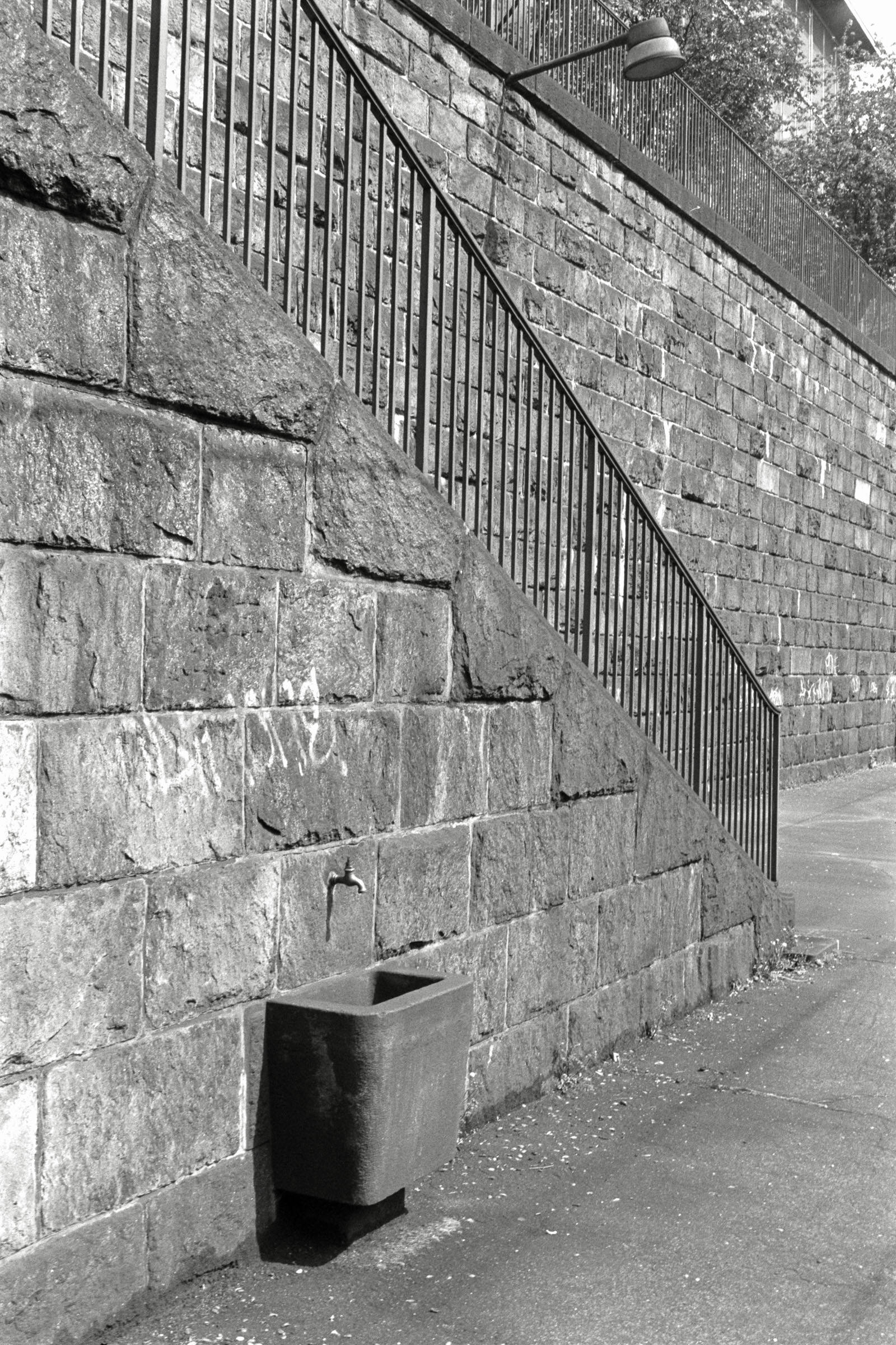 AHP F1992 04 002 sc250507 img31 NLP